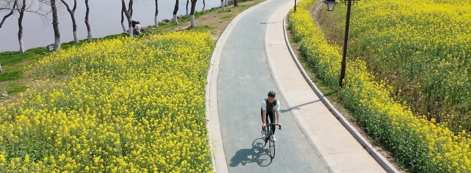 柯桥发布 | 鉴湖有多长？跟着荷兰小伙Thomas骑进鉴湖里，那里油菜花开得正旺。